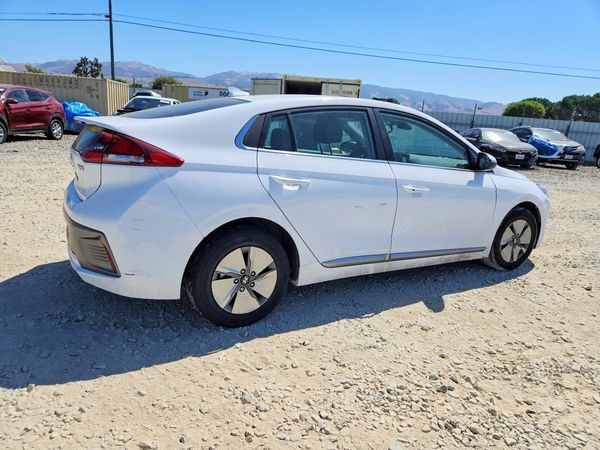 2022 HYUNDAI IONIQ SE