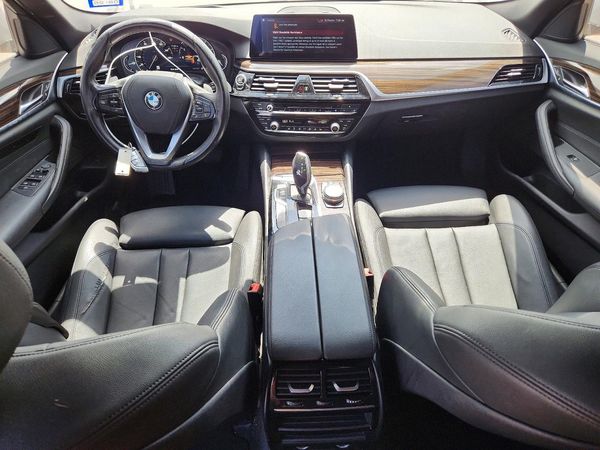 2019 BMW 530