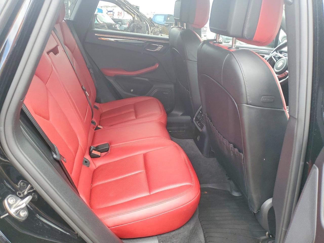 2017 PORSCHE MACAN