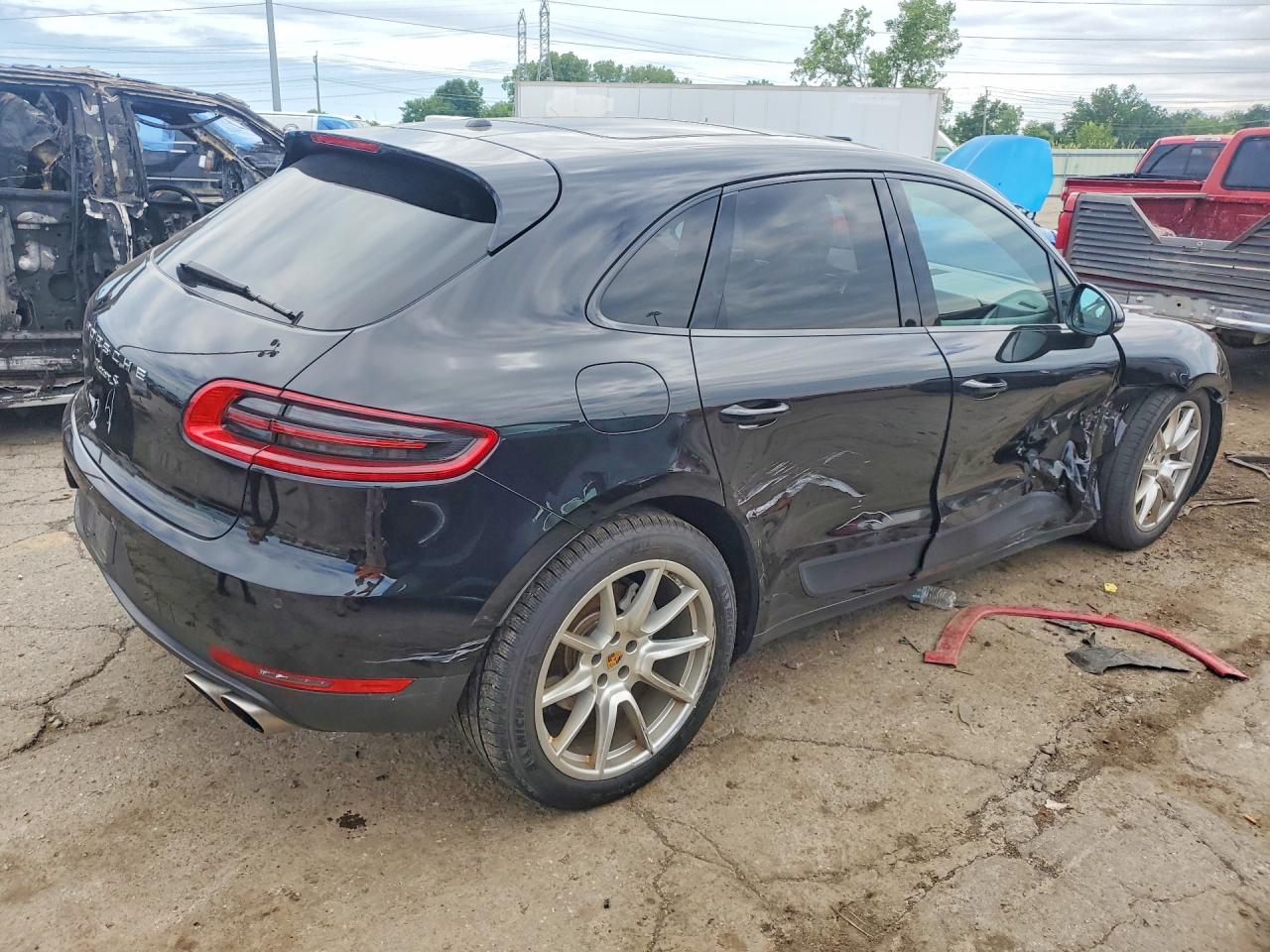 2017 PORSCHE MACAN