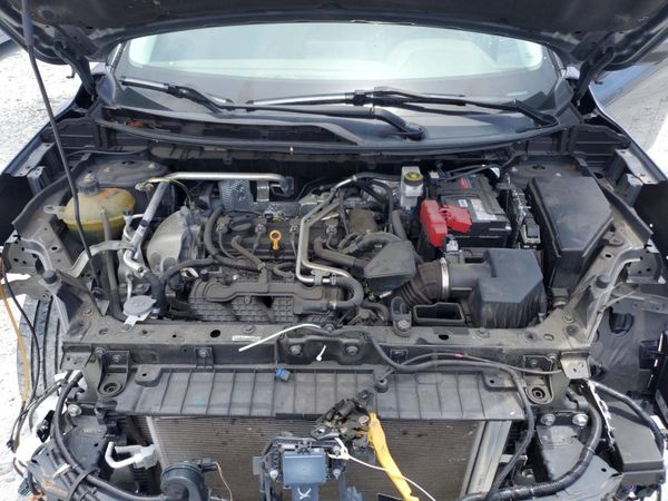 2021 NISSAN ROGUE SV — Engine bay