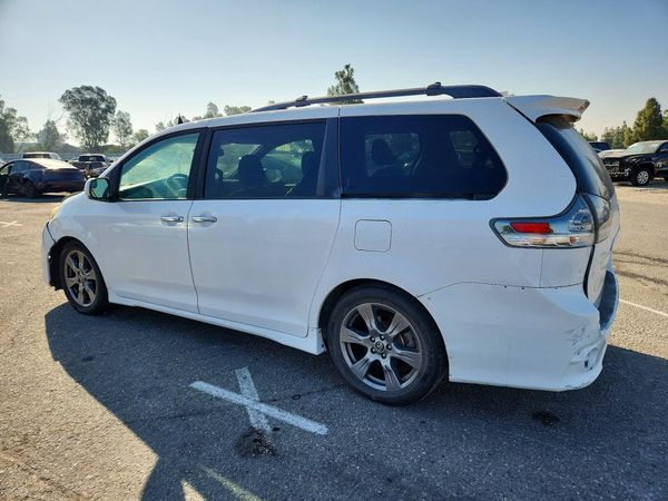 2019 TOYOTA SIENNA SE/SE Premium