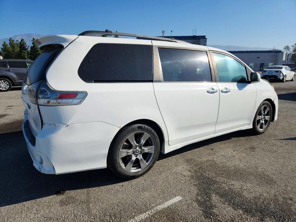 2019 TOYOTA SIENNA SE/SE Premium