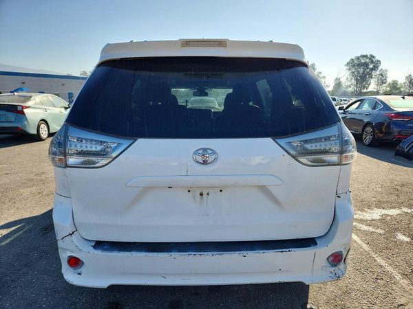 2019 TOYOTA SIENNA SE/SE Premium