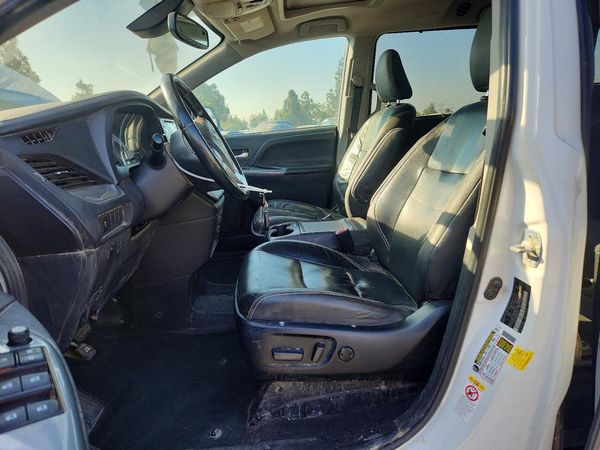 2019 TOYOTA SIENNA SE/SE Premium