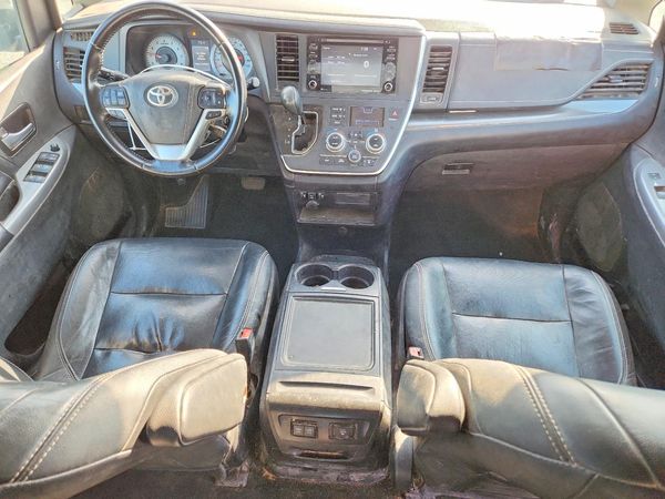 2019 TOYOTA SIENNA SE/SE Premium
