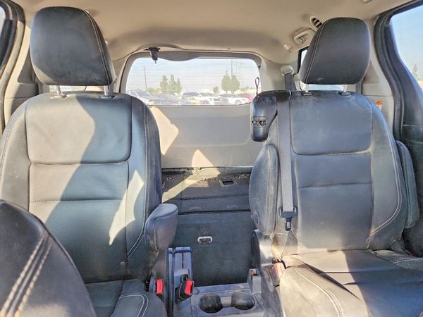 2019 TOYOTA SIENNA SE/SE Premium