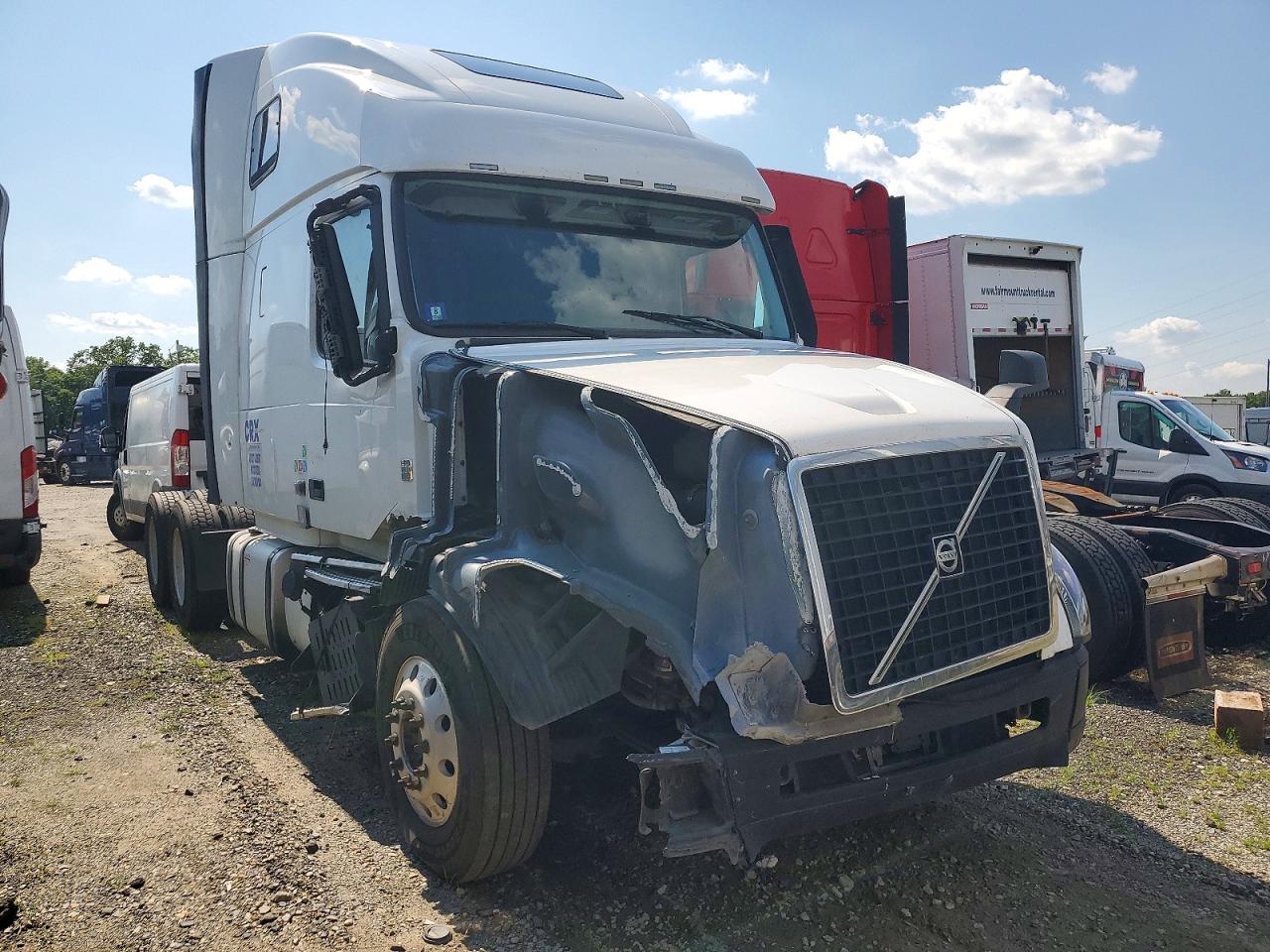 2015 VOLVO VN