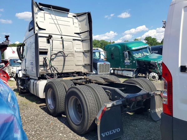 2015 VOLVO VN