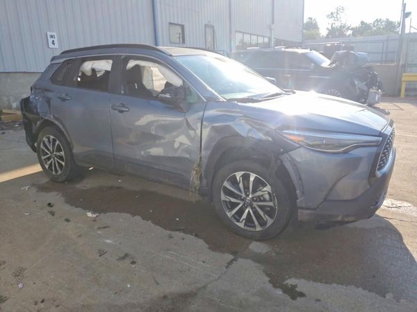 2022 TOYOTA COROLLA CROSS XLE