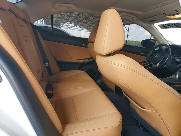 2017 LEXUS IS