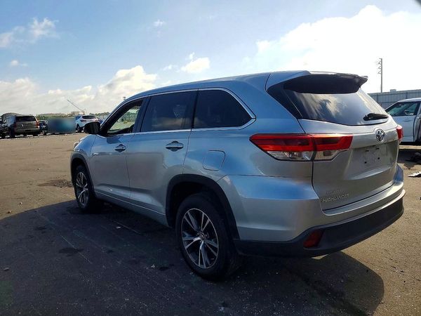 2018 TOYOTA HIGHLANDER LE/LE Plus