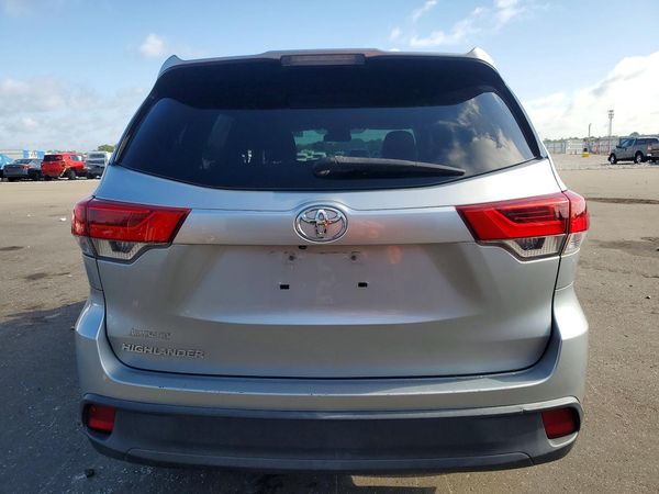 2018 TOYOTA HIGHLANDER LE/LE Plus