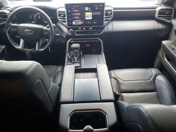 2022 TOYOTA TUNDRA Platinum