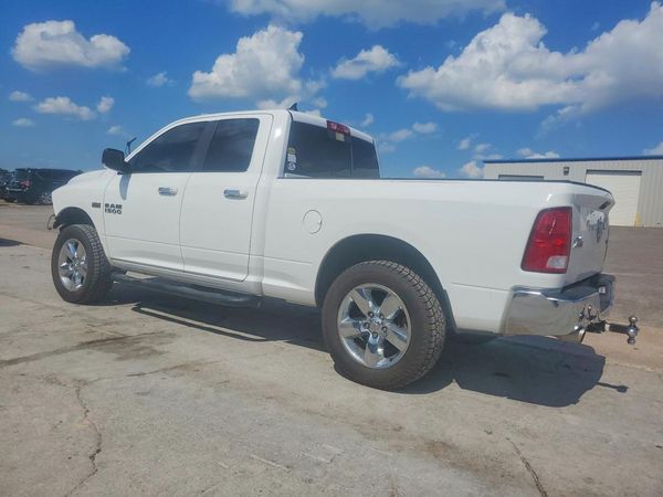 2015 RAM 1500 SLT QUAD CAB 4X4