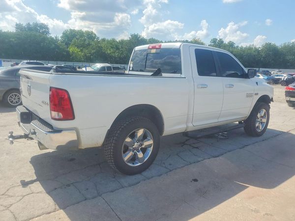 2015 RAM 1500 SLT QUAD CAB 4X4
