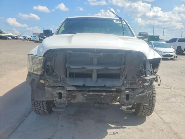 2015 RAM 1500 SLT QUAD CAB 4X4