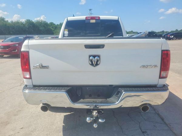 2015 RAM 1500 SLT QUAD CAB 4X4