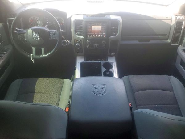 2015 RAM 1500 SLT QUAD CAB 4X4