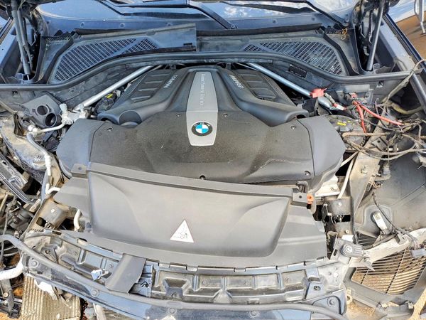 2018 BMW X6 xDrive50i — Engine bay