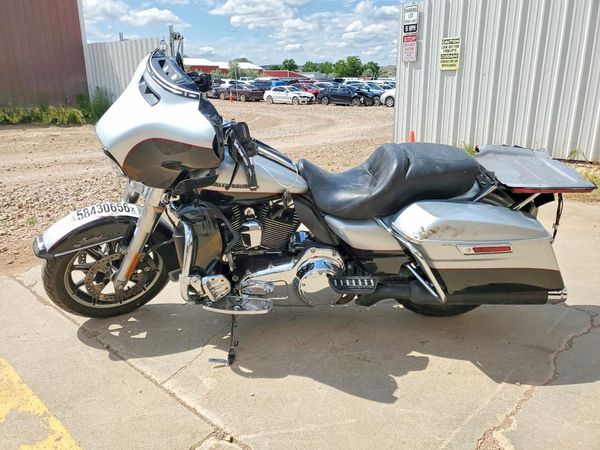 2015 HARLEY-DAVIDSON FL