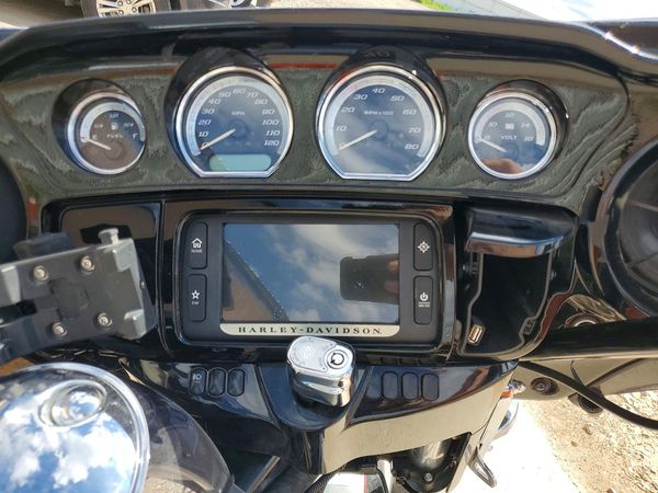 2015 HARLEY-DAVIDSON FL