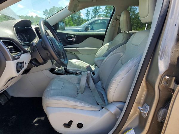 2019 JEEP CHEROKEE Limited — DENT