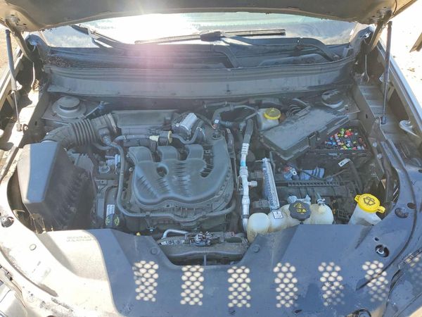 2019 JEEP CHEROKEE Limited — Engine bay