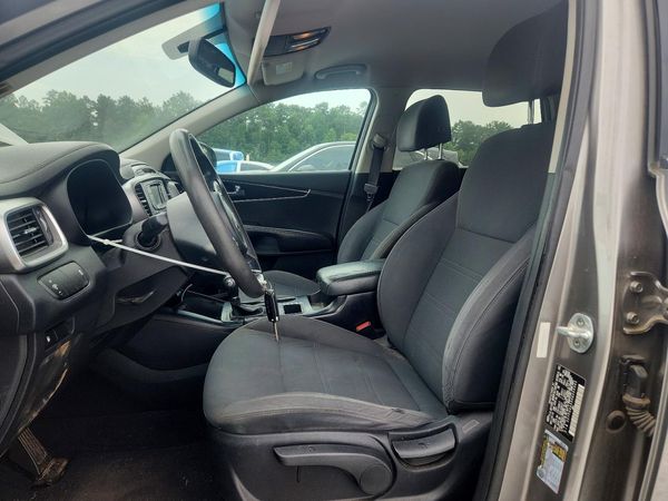 2017 KIA SORENTO L, LX
