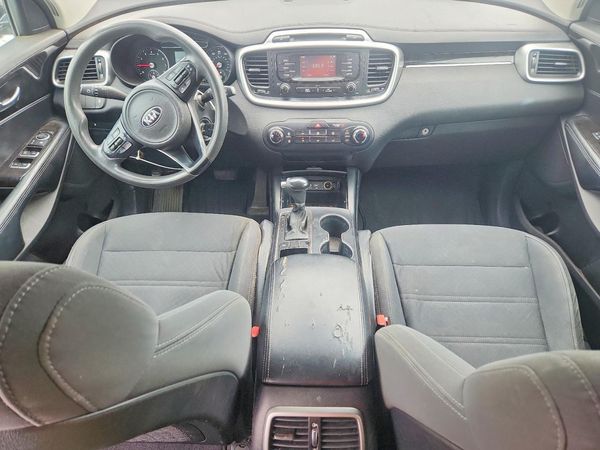 2017 KIA SORENTO L, LX