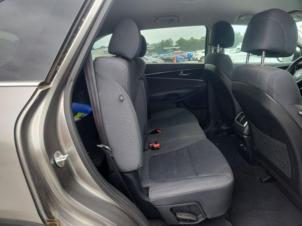 2017 KIA SORENTO L, LX