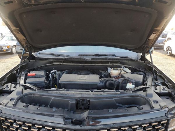 2023 CADILLAC ESCALADE Premium Luxury — Engine bay