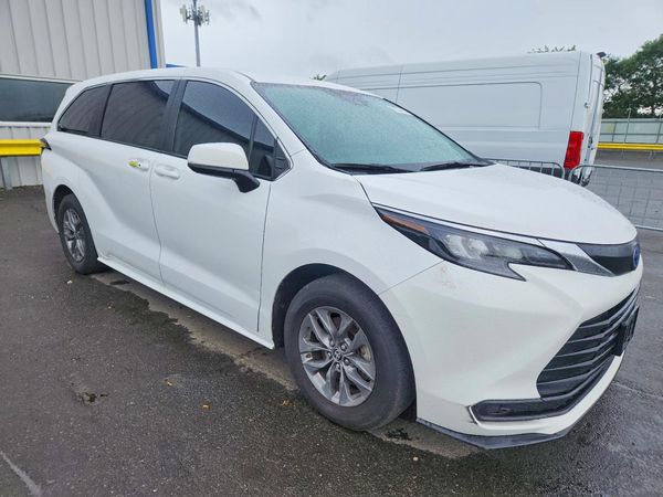 2025 TOYOTA SIENNA LE