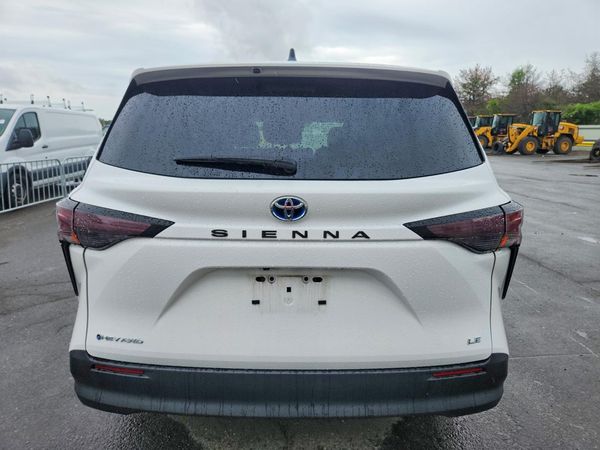 2025 TOYOTA SIENNA LE