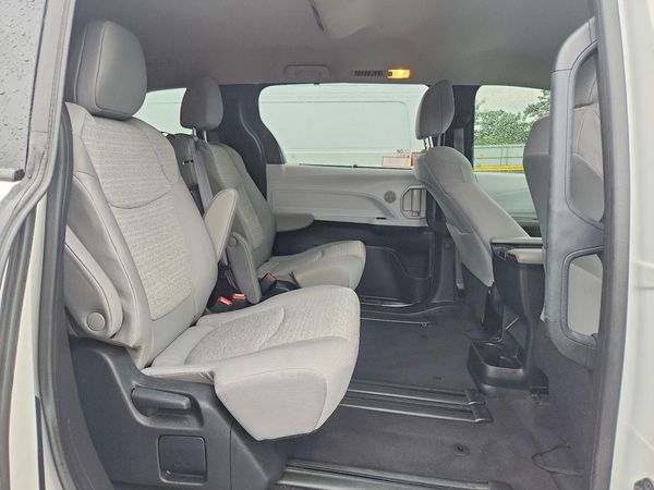 2025 TOYOTA SIENNA LE