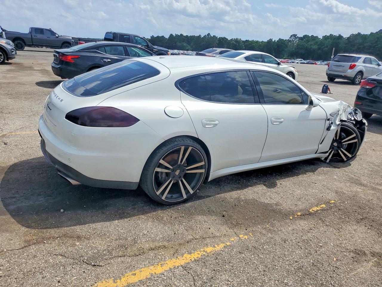 2014 PORSCHE PANAMERA Base (2WD), 4 (4WD)