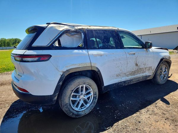 2024 JEEP GRAND CHEROKEE LAREDO 4X4