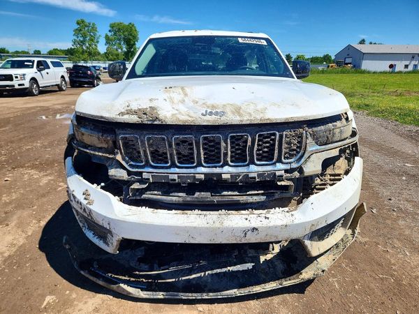 2024 JEEP GRAND CHEROKEE LAREDO 4X4