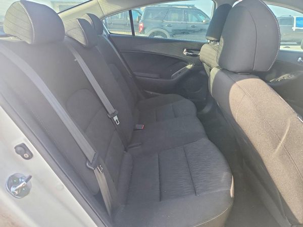 2016 KIA FORTE GL (Middle-Low Grade)