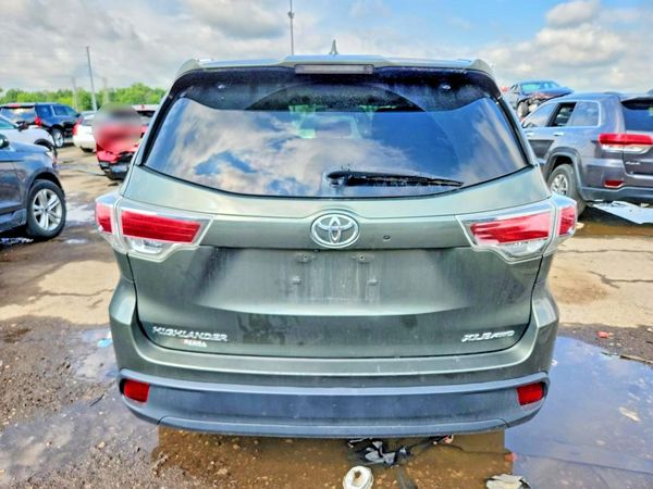 2016 TOYOTA HIGHLANDER