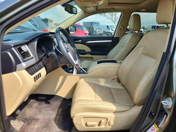 2016 TOYOTA HIGHLANDER