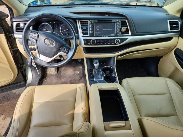 2016 TOYOTA HIGHLANDER