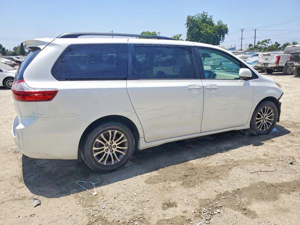 2019 TOYOTA SIENNA