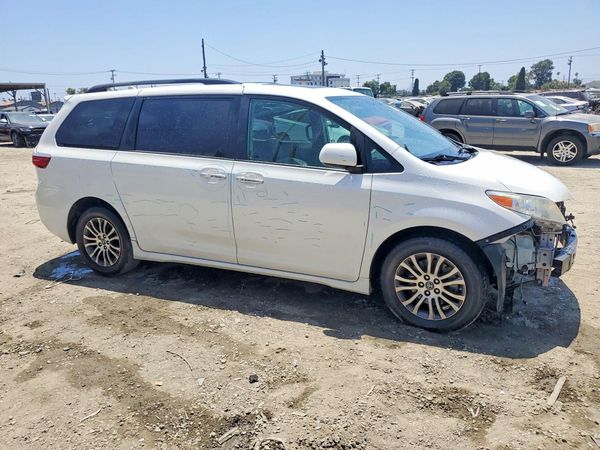 2019 TOYOTA SIENNA