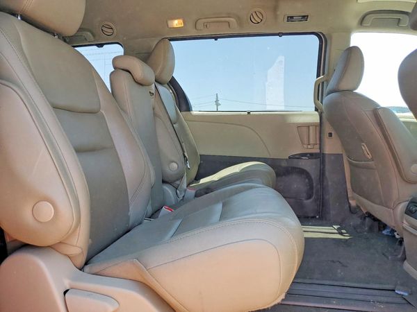 2019 TOYOTA SIENNA