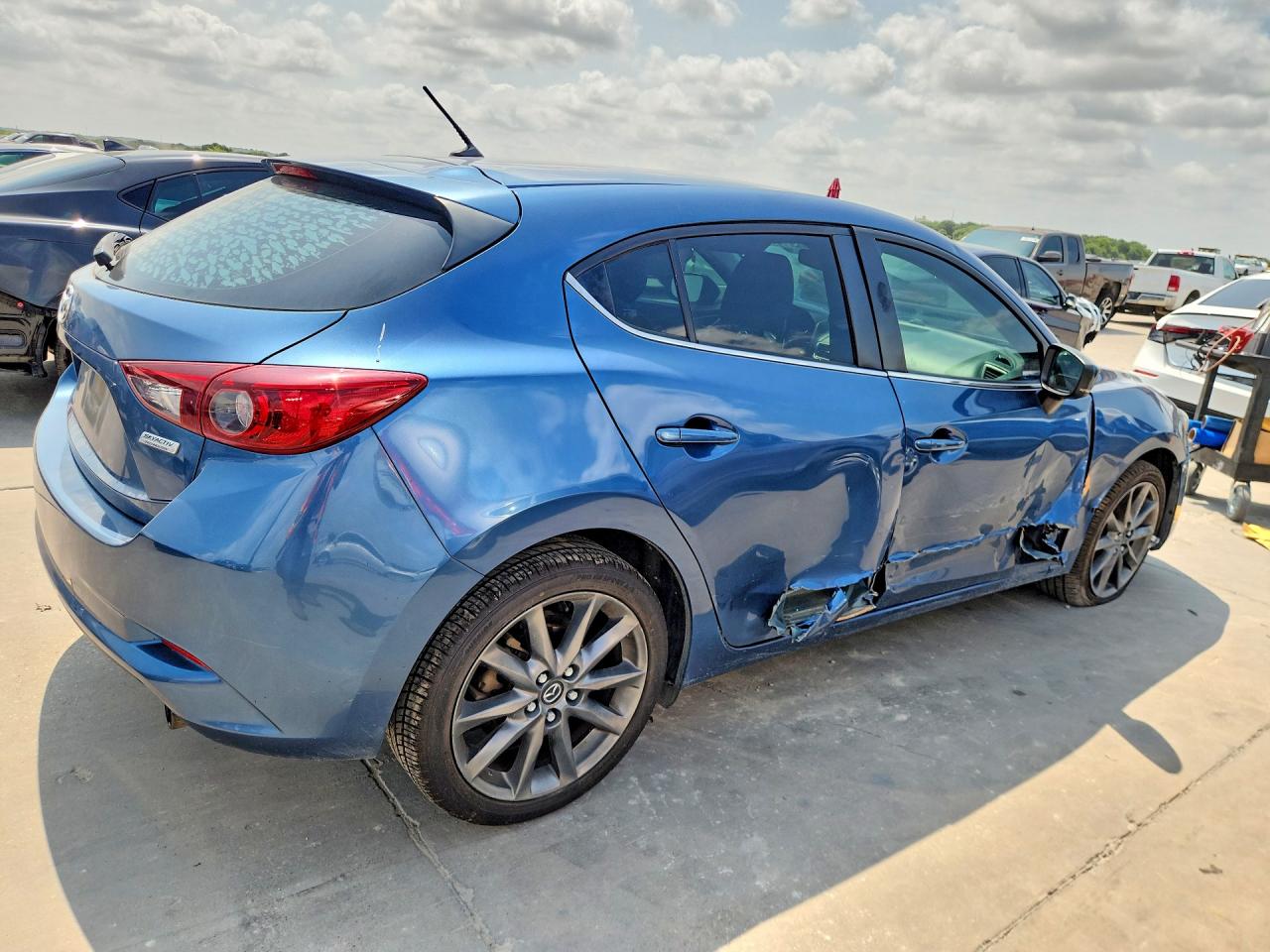 2018 MAZDA 3 Touring