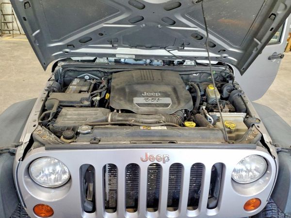 2013 JEEP WRANGLER Sport — Engine bay