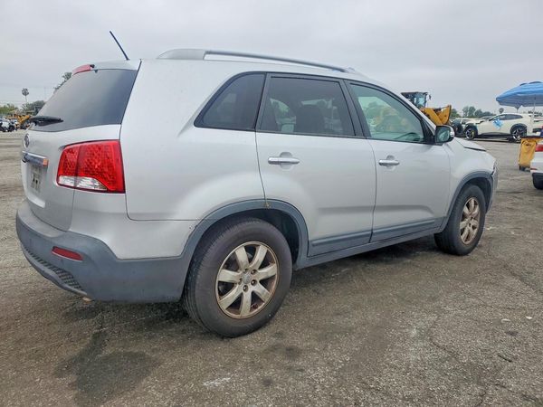 2013 KIA SORENTO Base / LX