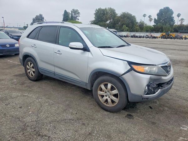 2013 KIA SORENTO Base / LX