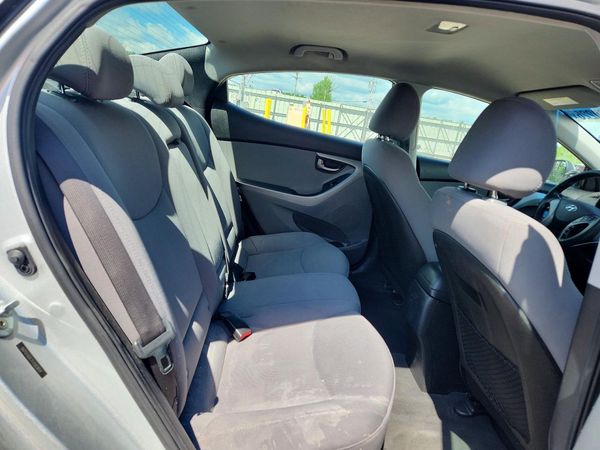 2015 HYUNDAI ELANTRA GLS(Middle)